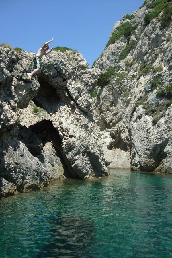 Archontiko Kourkoulos Makrádes Buitenkant foto